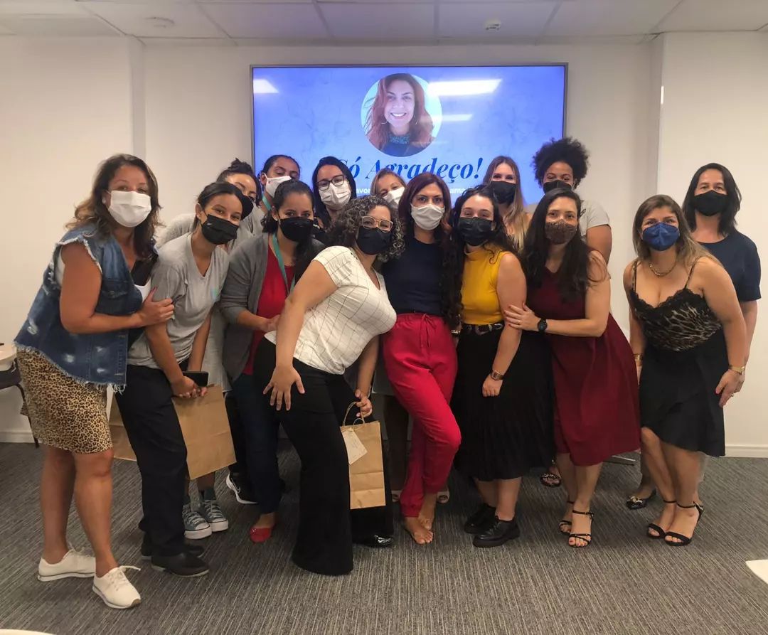 Palestra e vivência para equipes femininas em ambiente empresarial.